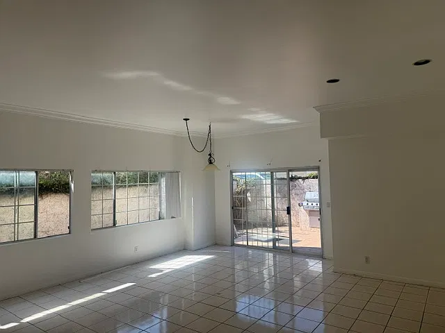 3 bed, 2.5 bath, 1800 sqft, $4,700 — Photo 3