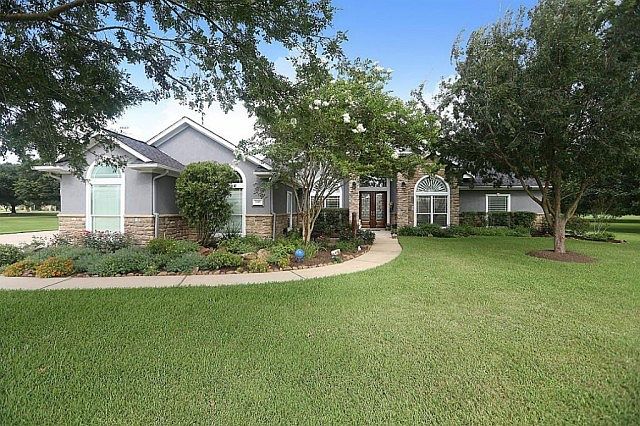 1st image of 3915 Wentworth Dr