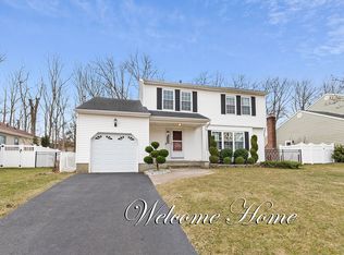 5 Davids Ln, Howell, NJ 07731