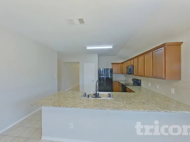 2511 Glen Hollow Dr — Photo 7