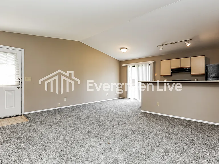 1262 Firethorne Dr — Photo 4