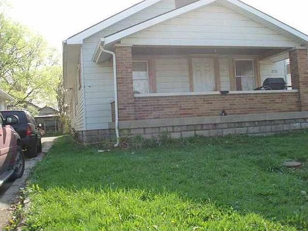 1st image of 827 N Sherman Dr