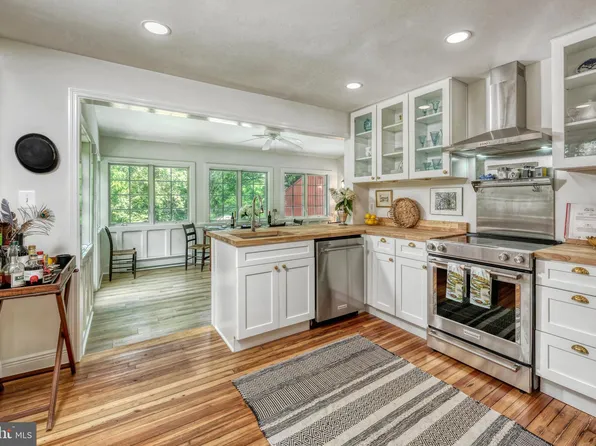 9068 N John S Mosby Hwy, Upperville, VA 20184
