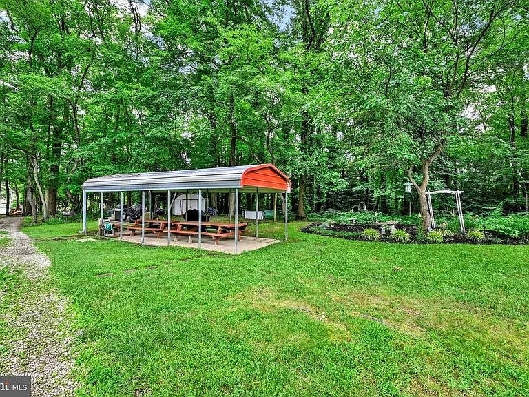 300 Long Cove Ln — Photo 16