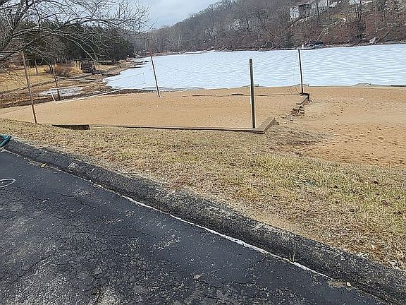4th image of 1775 S Lake Sherwood Dr