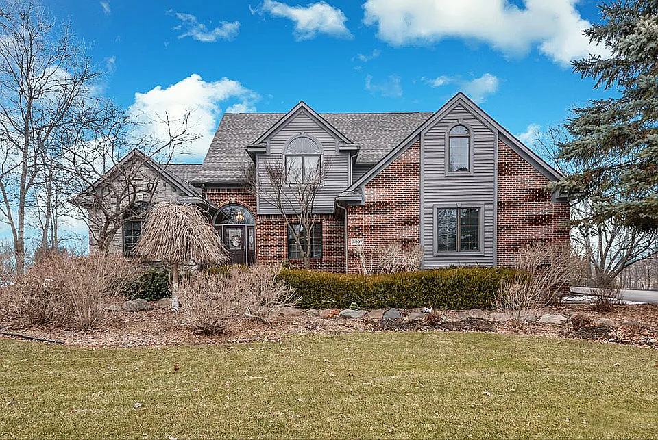 3207 Lakewood Shores Dr photo 1