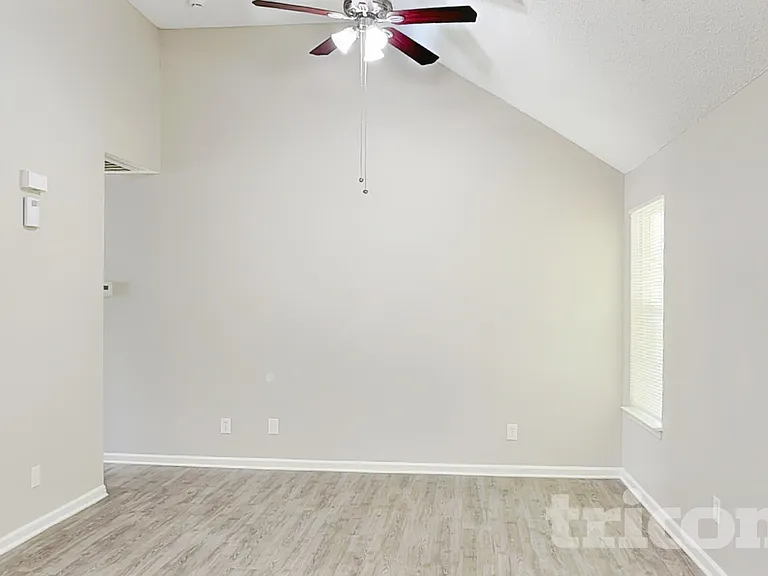 8820 Kismet Dr — Photo 3