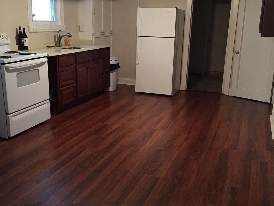 Kitchen (view 2)