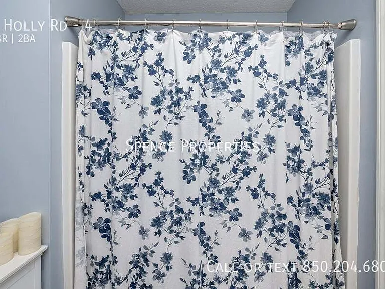 4 Holly Rd #4 — Photo 17