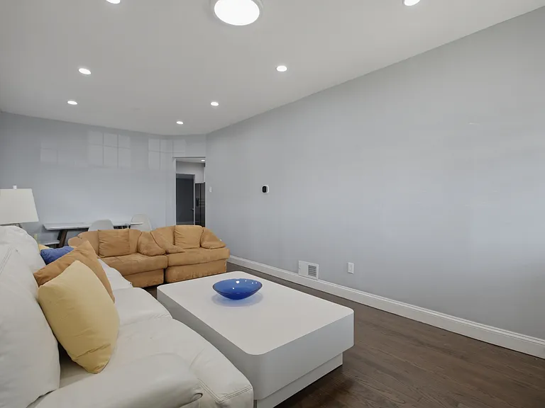 2430 N Normandy Ave #1 — Photo 3