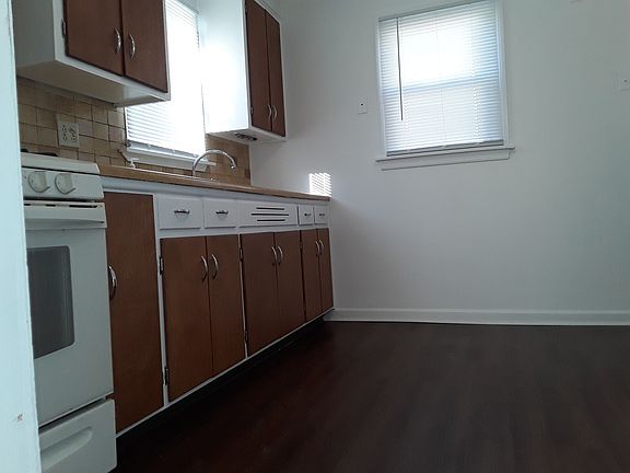 3rd image of 2623 Leona St