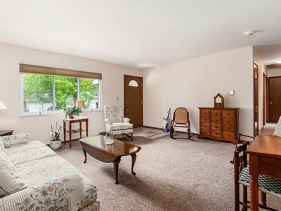3rd image of 524 Cherrington Ct