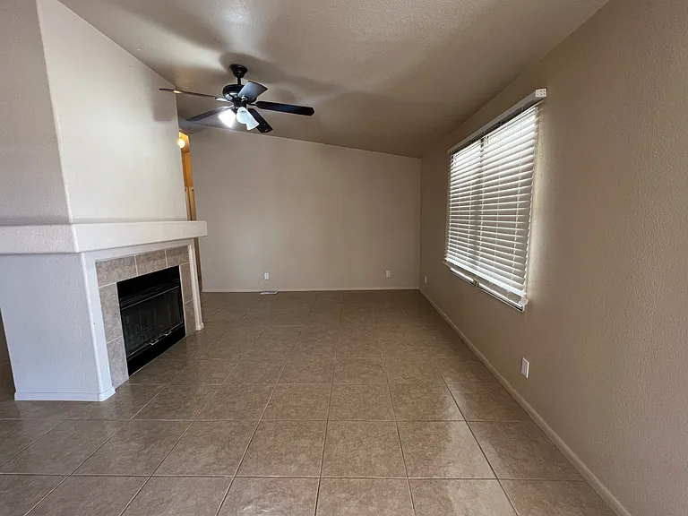 7868 N Reed Rd — Photo 8
