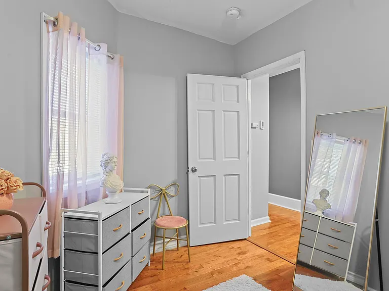 3346 Livingston St — Photo 20