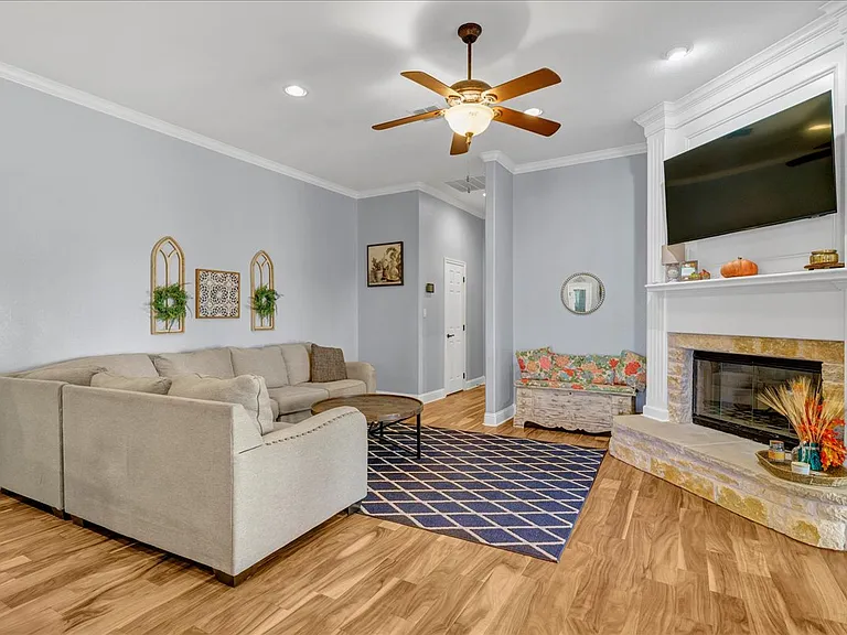 3300 Fountain Way — Photo 10