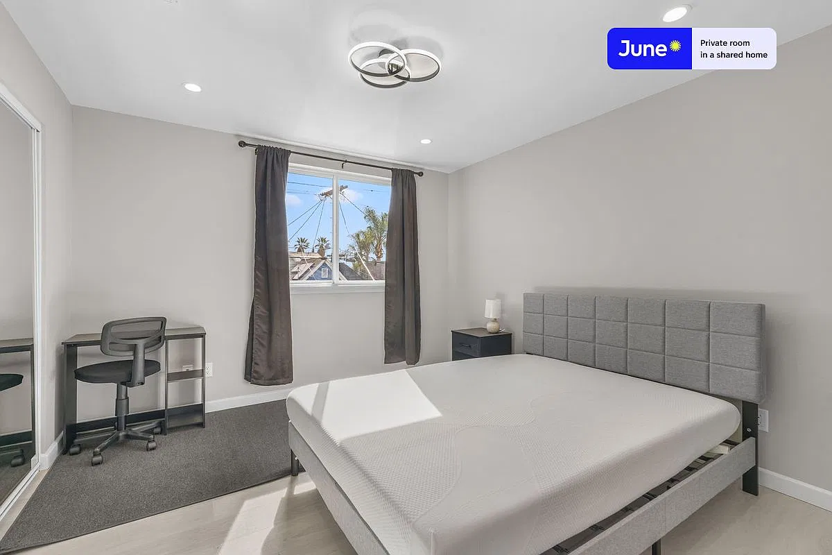 Queen bedroom in 5 bed/5 bath home in Boyle Heights #1828 B — Photo 1