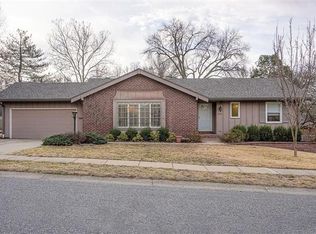 6919 W 101st St, Overland Park, KS 66212