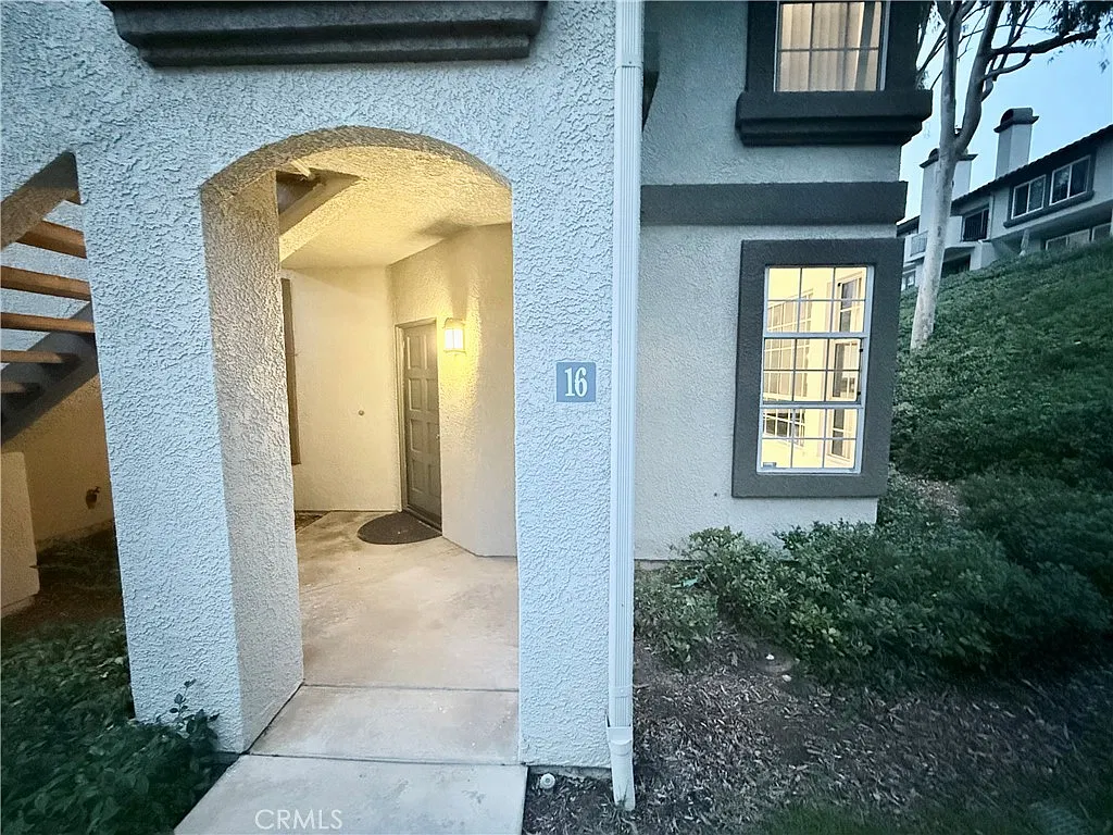 2 bed, 1100 sqft, $3,100 — Photo 2