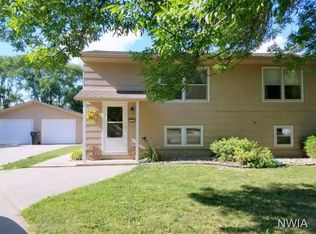 1114 Rice Dr, Vermillion, SD 57069