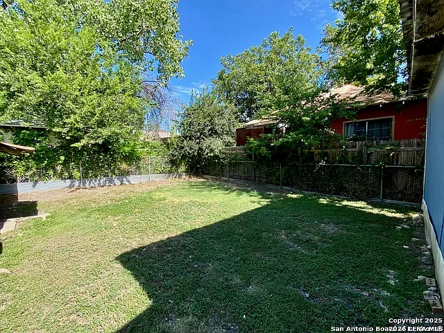 2213 N Flores St — Photo 17