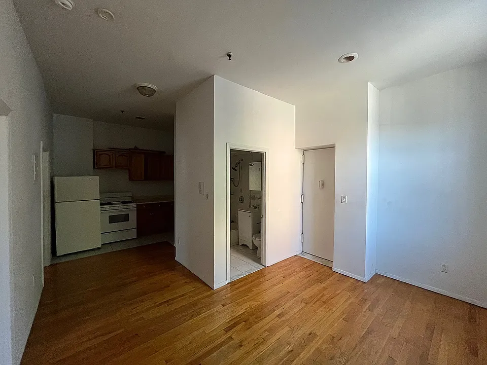 1065 Manhattan Ave #1L