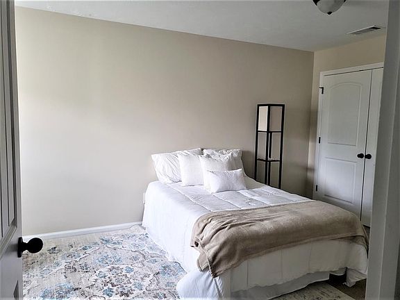 3rd image of 214 Hazelwood Ct