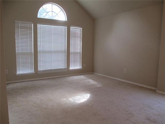 3rd image of 6709 Braeview Dr