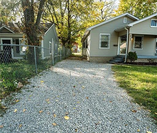 3rd image of 3744 N Caroline Ave