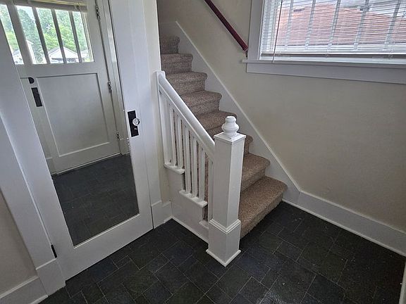4th image of 1109 Dousman St