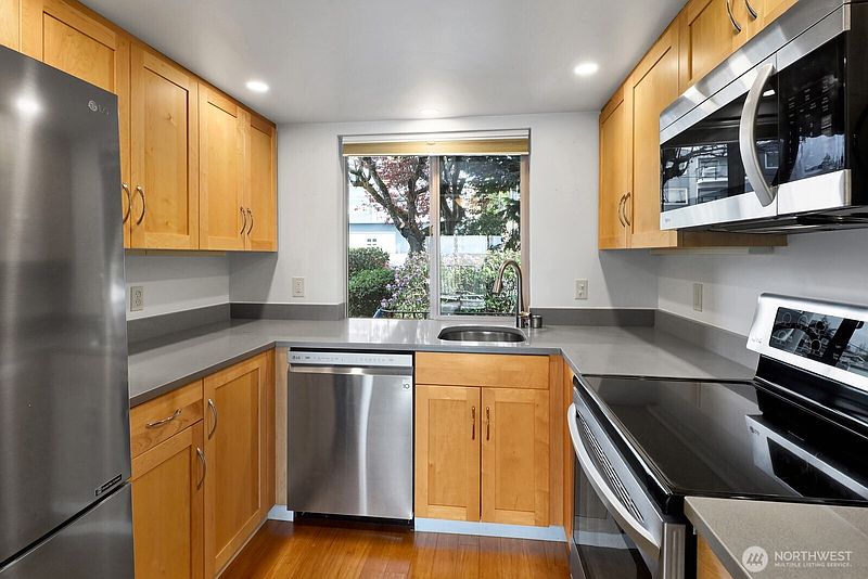 4th image of 700 11th Street #C4