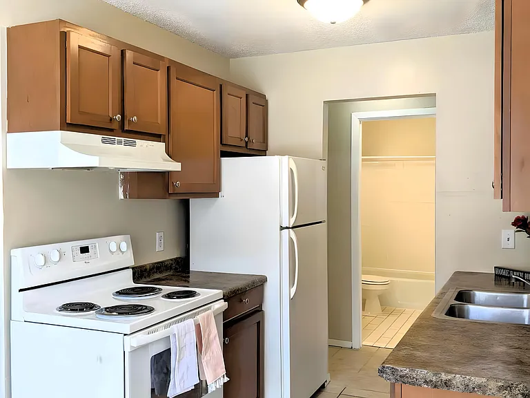 1077 Van Dyke St #106 — Photo 4