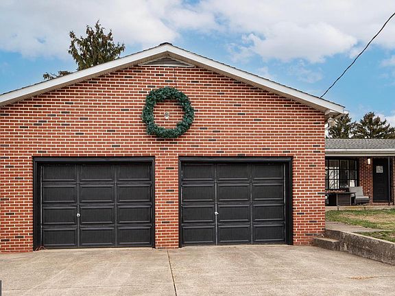 4th image of 762 Sand Hill Rd