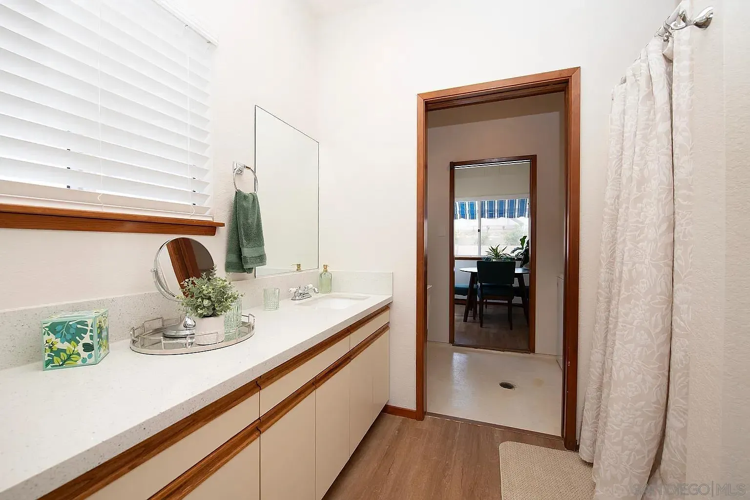 2 bed, 1.5 bath, 1400 sqft, $4,200 — Photo 3