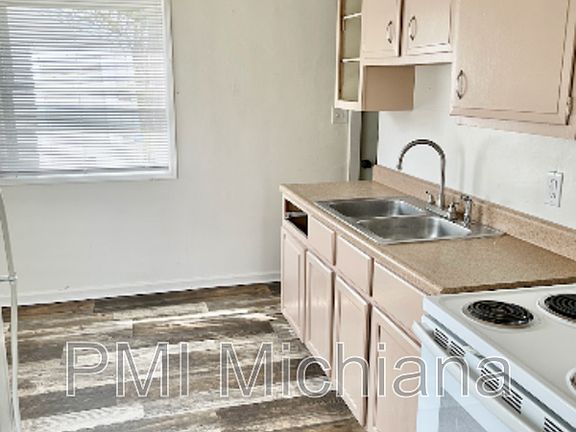 4th image of 4628 Meadow Ln