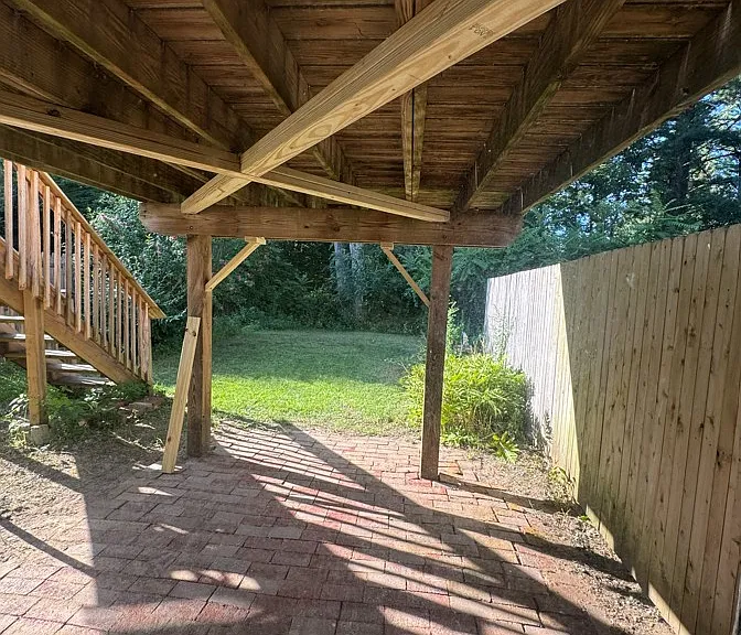 525 Highwood Cir — Photo 18