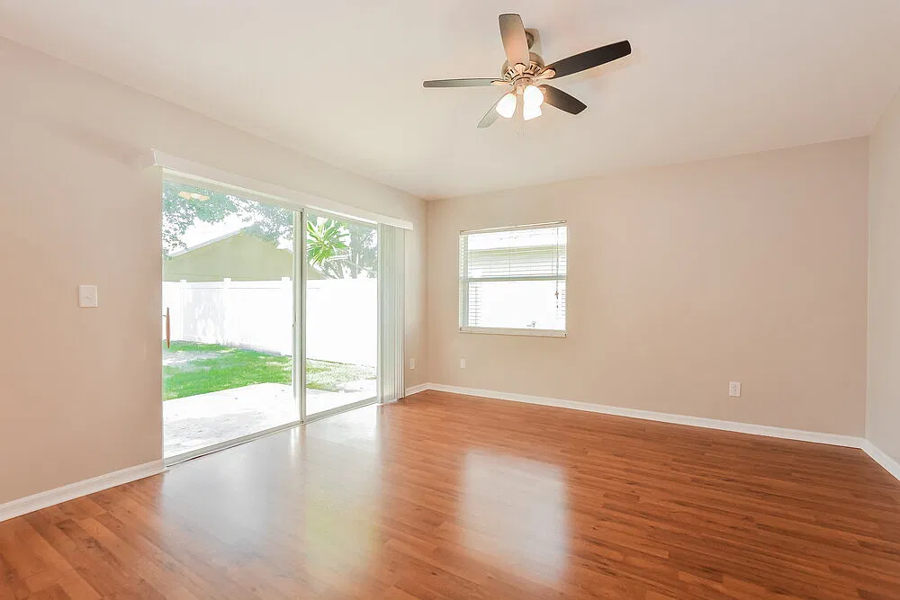 3 bed, 2.0 bath, 1368 sqft, $2,210 — Photo 4