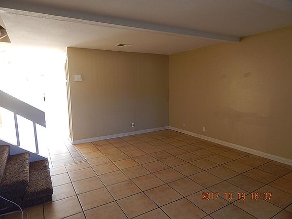3rd image of 564 Oakbrook Ln