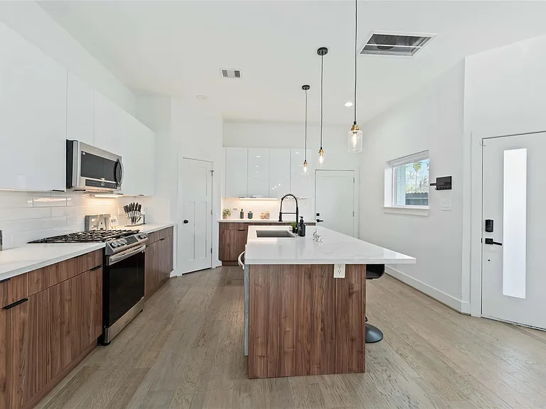 3034 Gray St #B — Photo 5