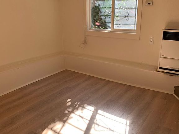 3rd image of 3033 West St