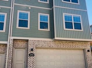 2817 W Blackstone Xing, Fayetteville, AR 72704