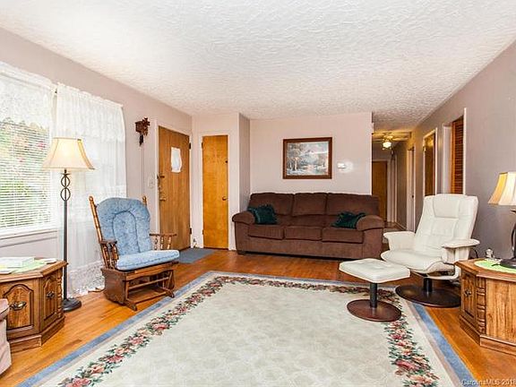3rd image of 805 Knollwood Dr