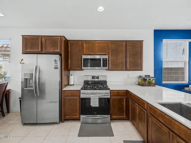12515 W Morten Ave — Photo 1