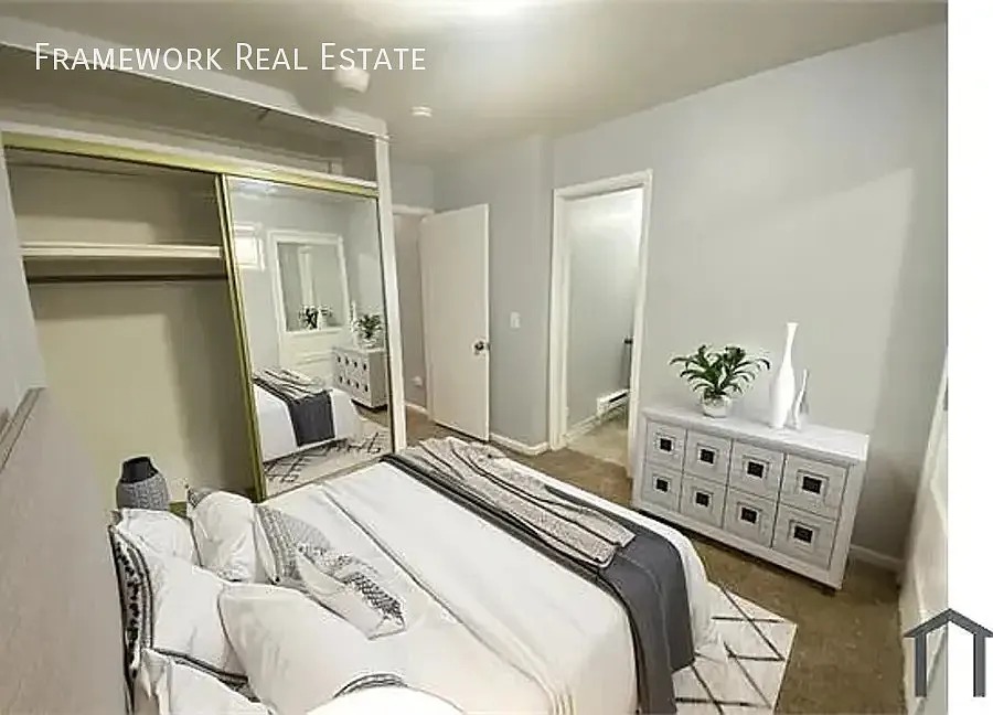 Rare 1 Bedroom Apartment in Secluded location with Large Yard Available NOW — Photo 2