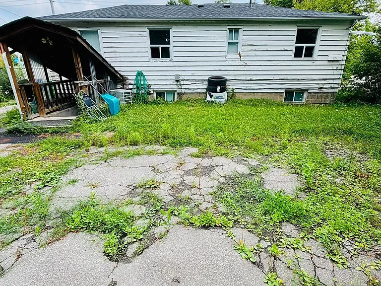 7118 Goreway Dr — Photo 15