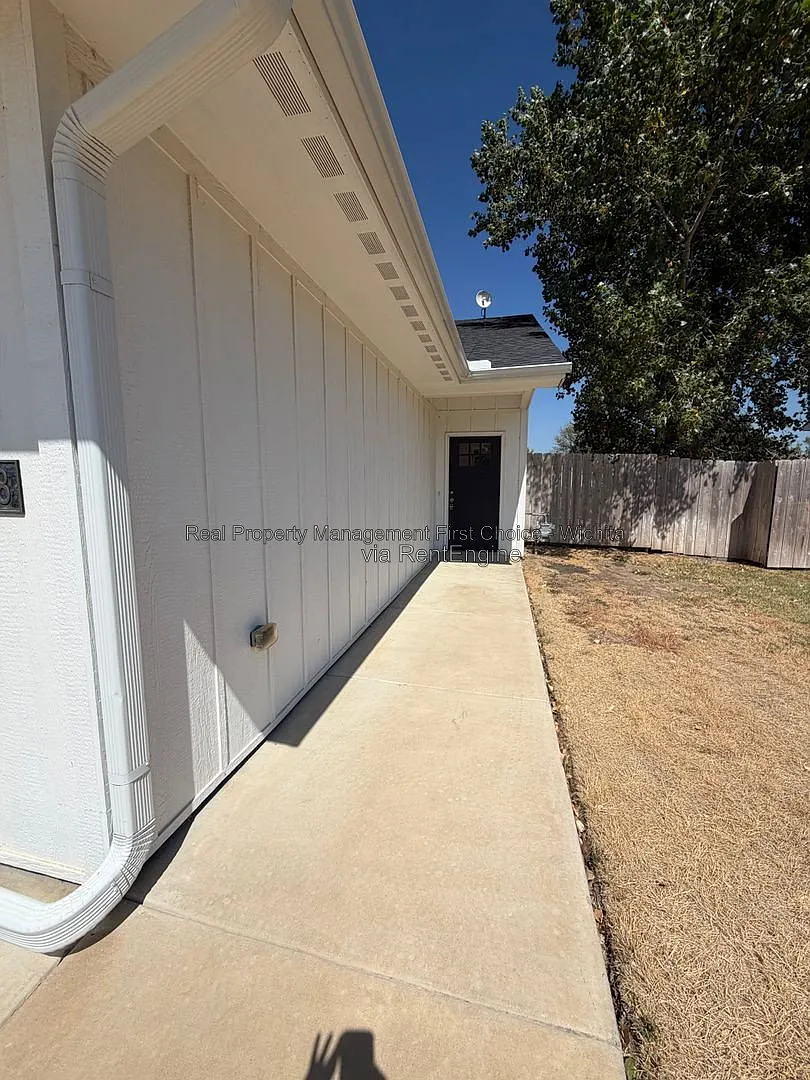 3 bed, 2.0 bath, 1200 sqft, $1,500 — Photo 3
