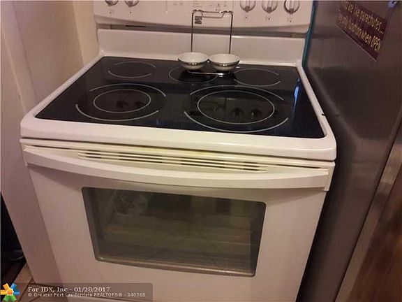5th image of 858 SW 11th Ct
