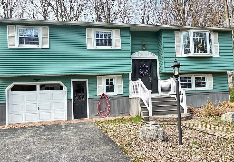 1st image of 20 Hickory Dr