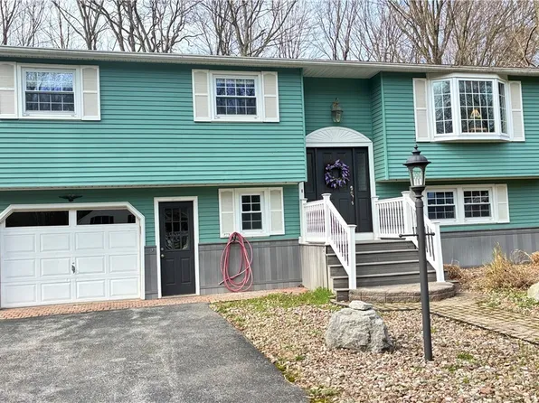 20 Hickory Dr, Pennellville, NY 13132