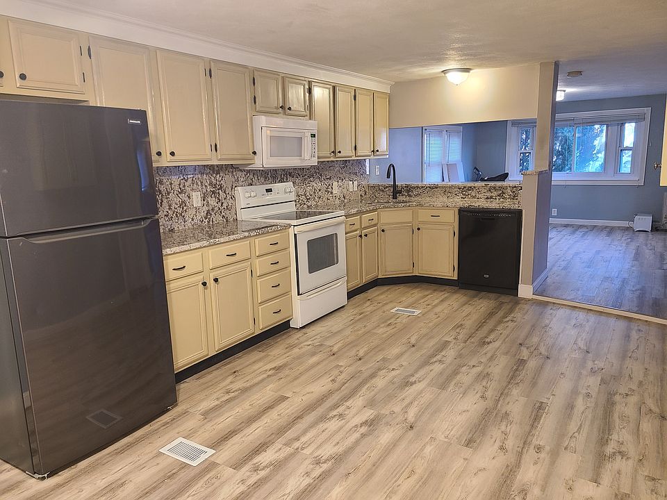 1st image of 70 Crescent View Ave