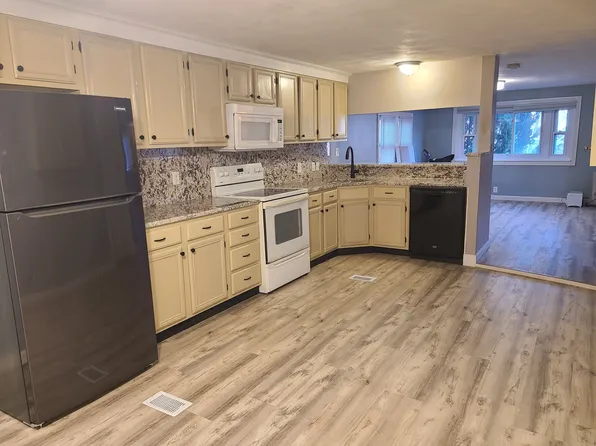 70 Crescent View Ave, Riverside, RI 02915